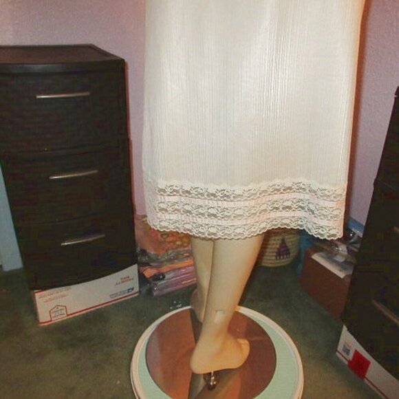 VINTAGE Avon CHEMISE Slip DRESS Size M CROCHET Lace V-NECK Coquette USA MADE - Picture 11 of 12